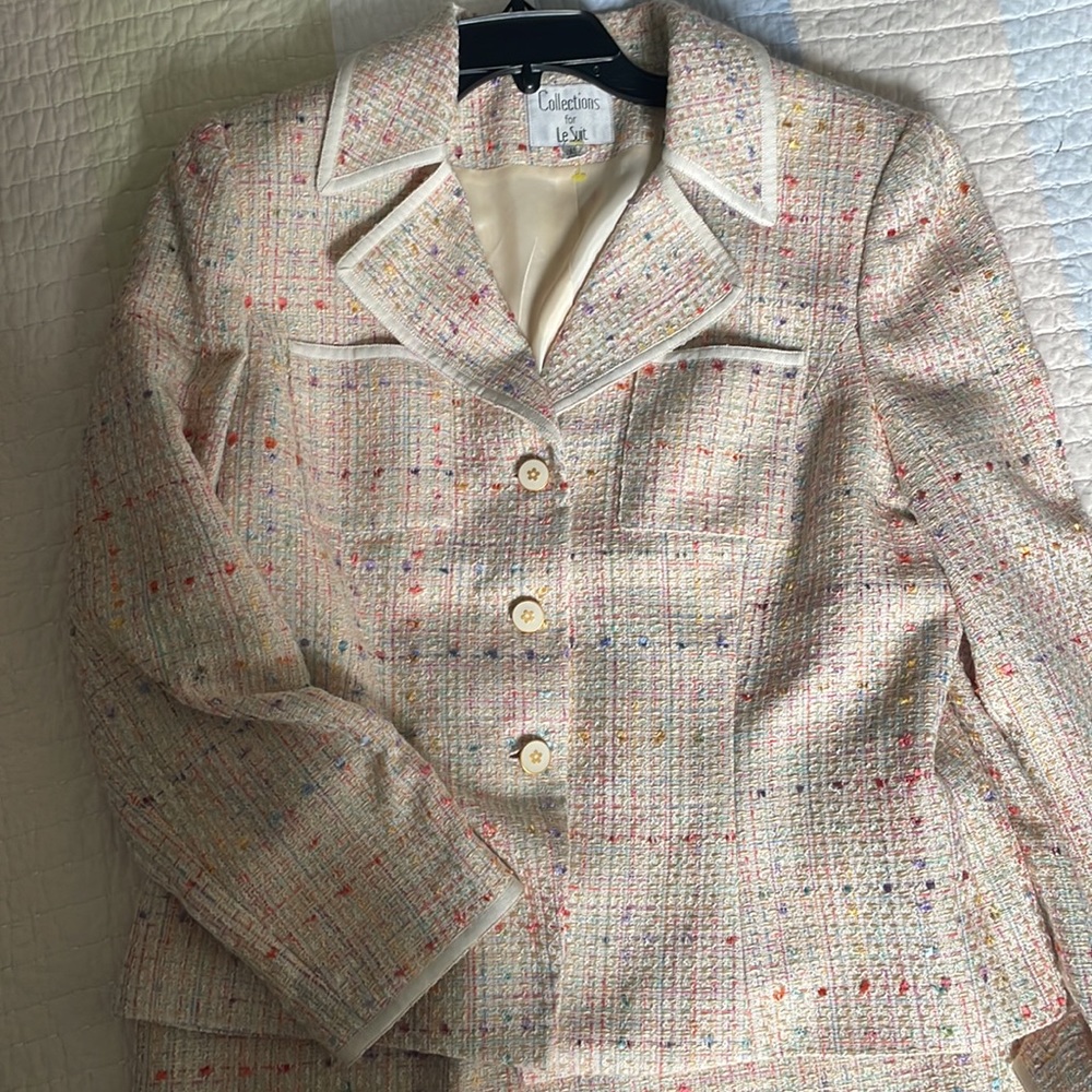 Le Collections - Two piece Women’s padded Blazer and Skirt- Size 16 vintage